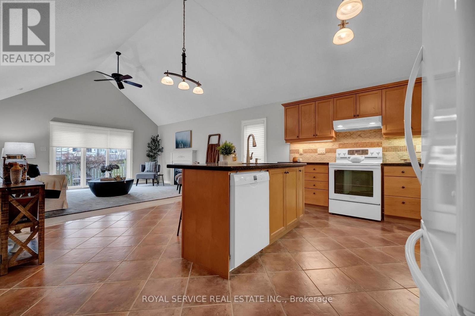 5 - 350 Lakebreeze Drive, Clarington (Newcastle), Ontario  L1B 0A2 - Photo 12 - E13002128