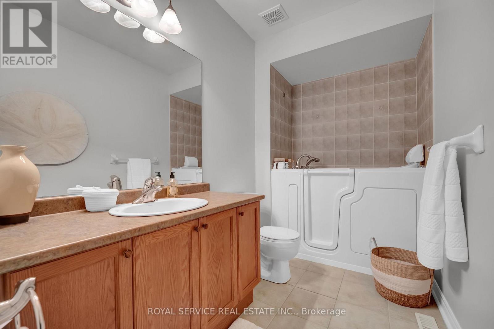 5 - 350 Lakebreeze Drive, Clarington (Newcastle), Ontario  L1B 0A2 - Photo 24 - E13002128