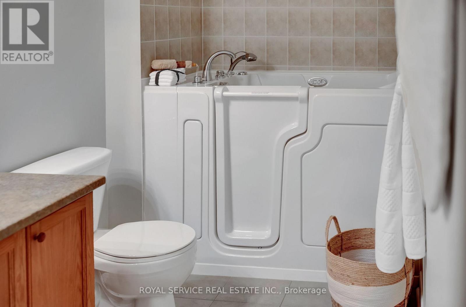 5 - 350 Lakebreeze Drive, Clarington (Newcastle), Ontario  L1B 0A2 - Photo 25 - E13002128