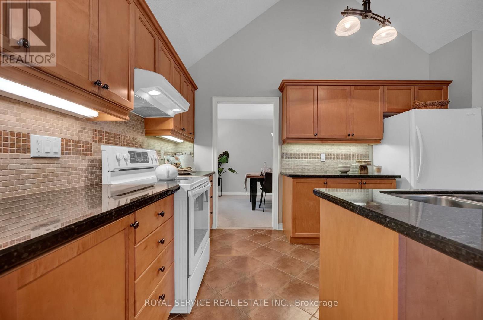 5 - 350 Lakebreeze Drive, Clarington (Newcastle), Ontario  L1B 0A2 - Photo 8 - E13002128