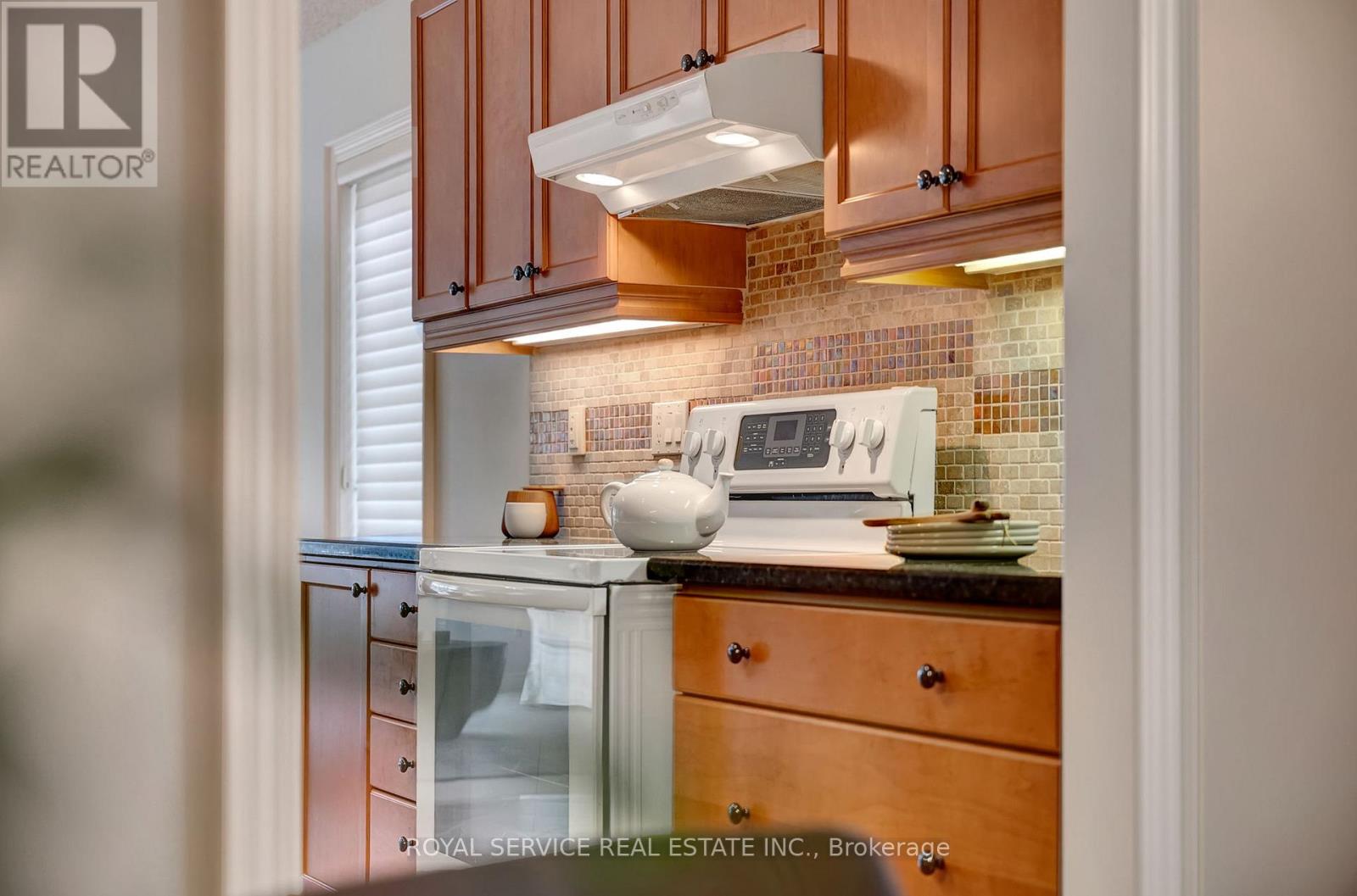 5 - 350 Lakebreeze Drive, Clarington (Newcastle), Ontario  L1B 0A2 - Photo 9 - E13002128