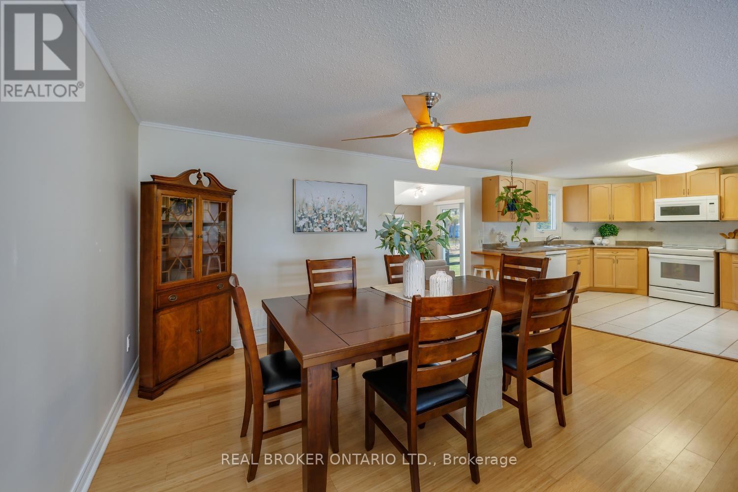 90 The Cove Road, Clarington (Bowmanville), Ontario  L1B 1B5 - Photo 12 - E13003268