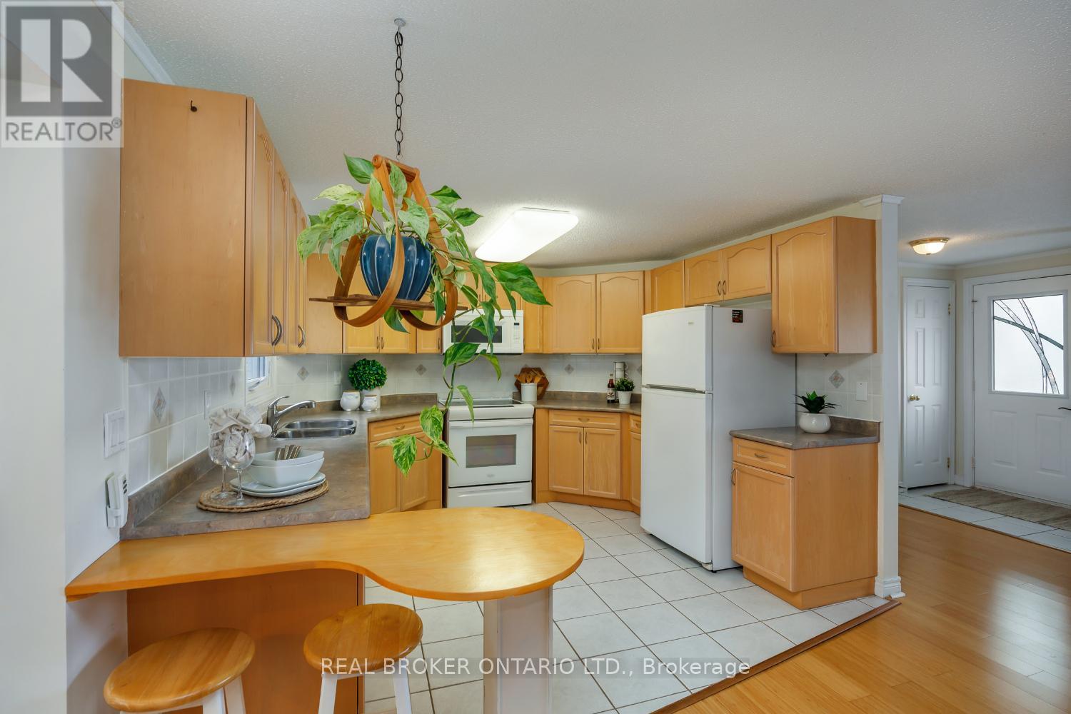 90 The Cove Road, Clarington (Bowmanville), Ontario  L1B 1B5 - Photo 15 - E13003268