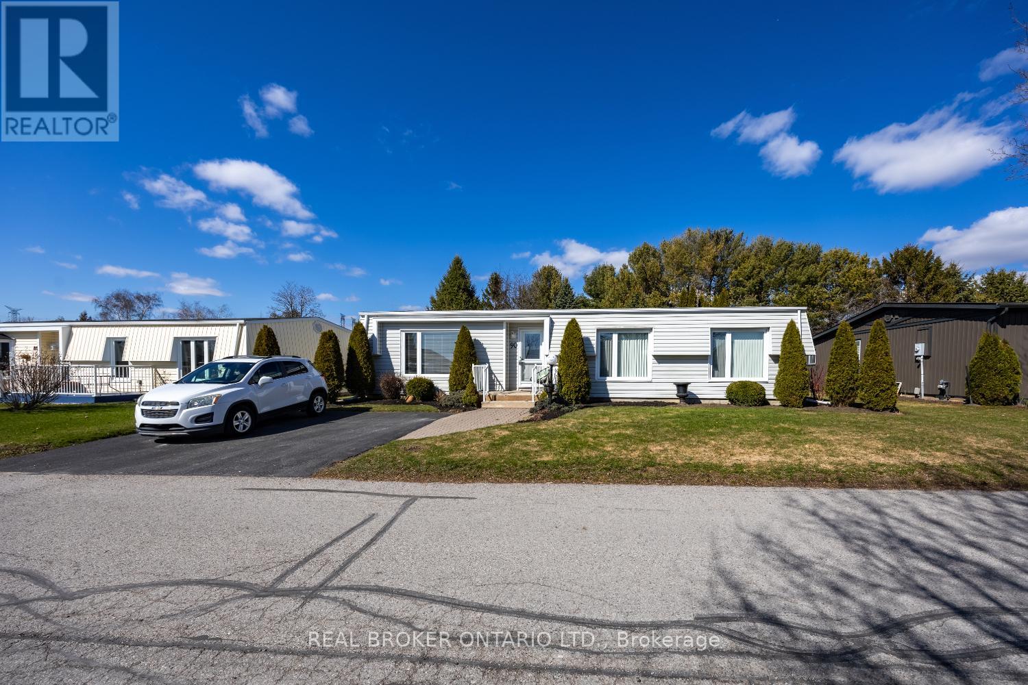 90 The Cove Road, Clarington (Bowmanville), Ontario  L1B 1B5 - Photo 2 - E13003268