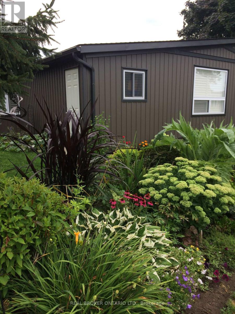 90 The Cove Road, Clarington (Bowmanville), Ontario  L1B 1B5 - Photo 38 - E13003268