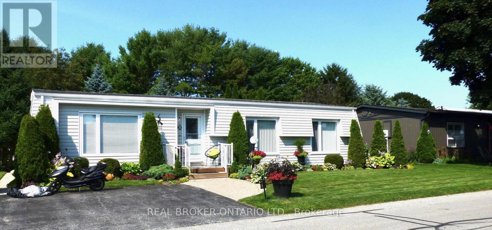 90 The Cove Road, Clarington (Bowmanville), Ontario  L1B 1B5 - Photo 4 - E13003268