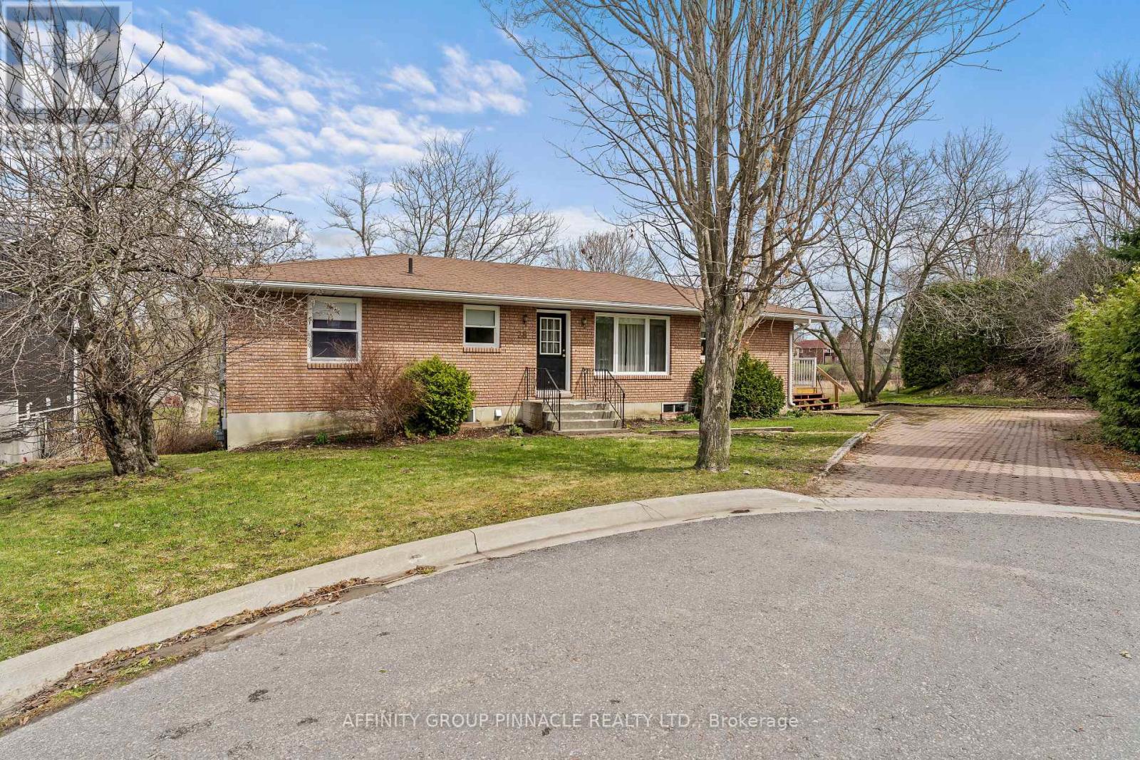 28 Water Street, Kawartha Lakes (Lindsay), Ontario  K9V 2C8 - Photo 2 - X13003426