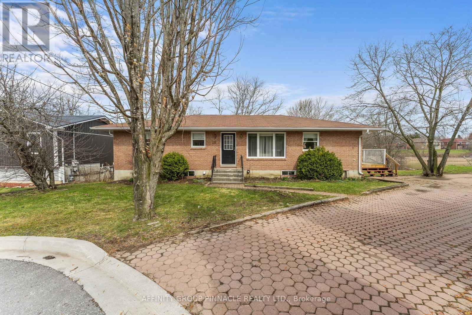 28 Water Street, Kawartha Lakes (Lindsay), Ontario  K9V 2C8 - Photo 3 - X13003426