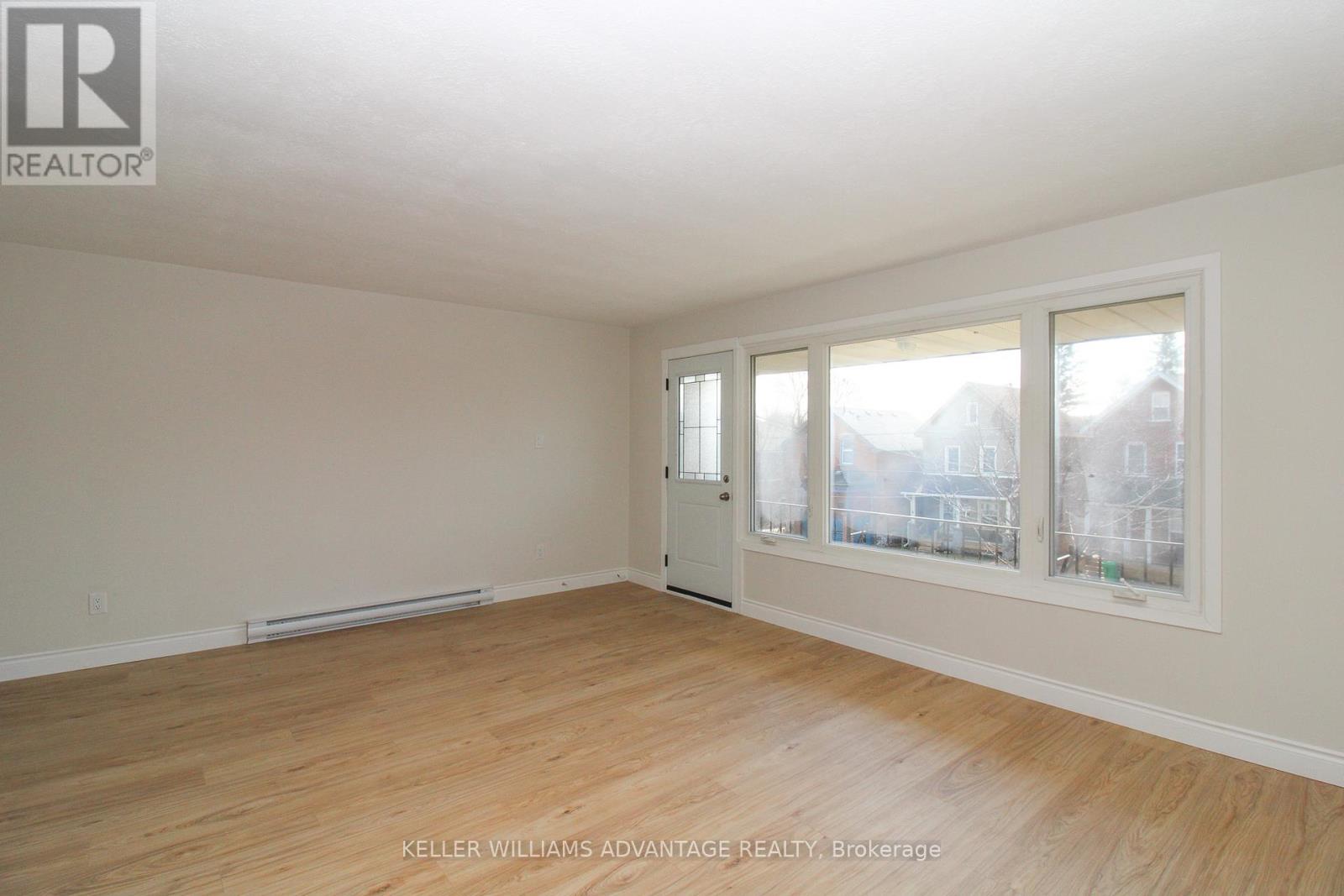 Upper - 506 Sherbrooke Street, Peterborough (Town Ward 3), Ontario  K9J 2P3 - Photo 3 - X13006056