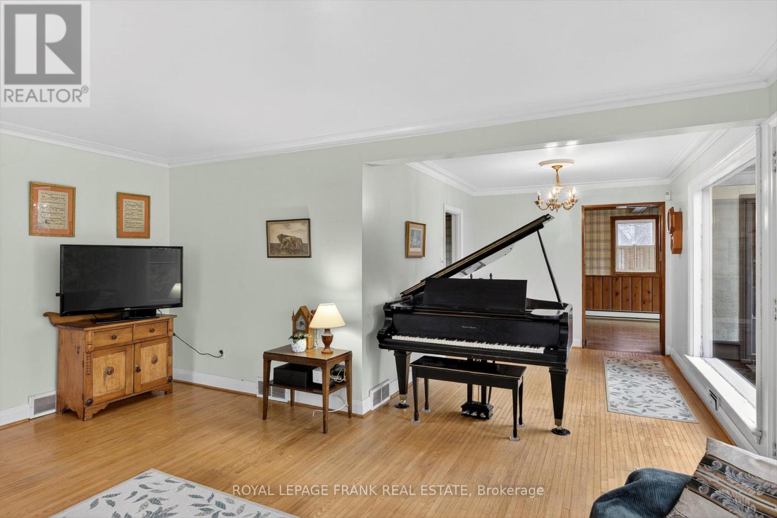 221 Geraldine Avenue, Peterborough (Northcrest Ward 5), Ontario  K9H 4V1 - Photo 7 - X13009132