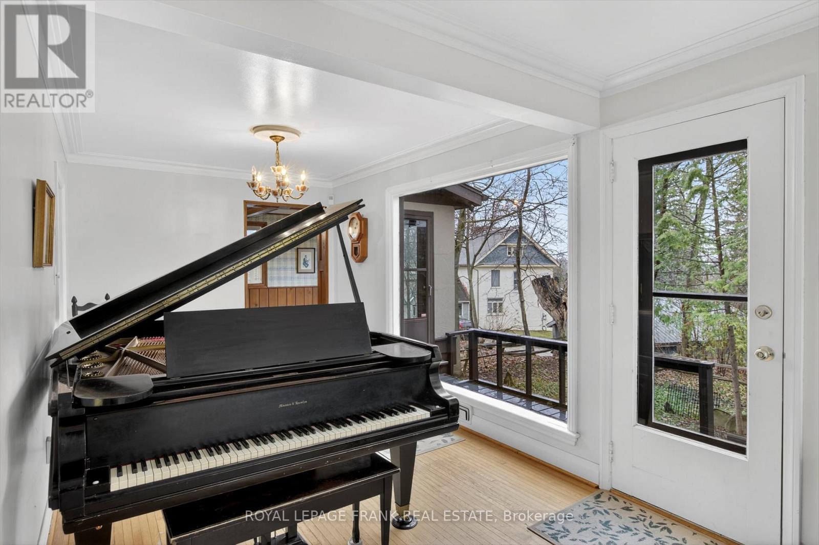 221 Geraldine Avenue, Peterborough (Northcrest Ward 5), Ontario  K9H 4V1 - Photo 9 - X13009132