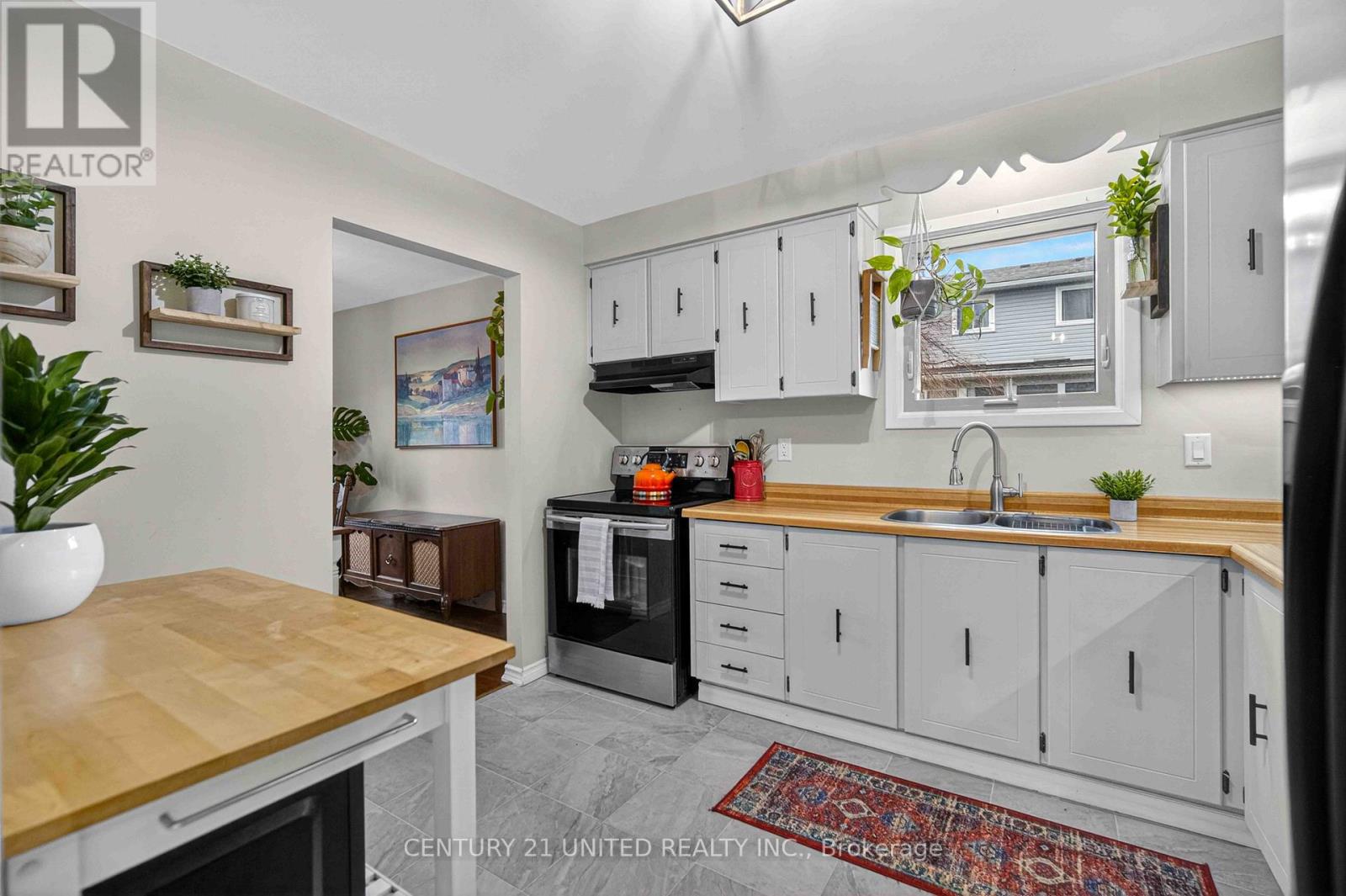 2 Rogers Road, Kawartha Lakes (Lindsay), Ontario  K9V 5C3 - Photo 9 - X13009366