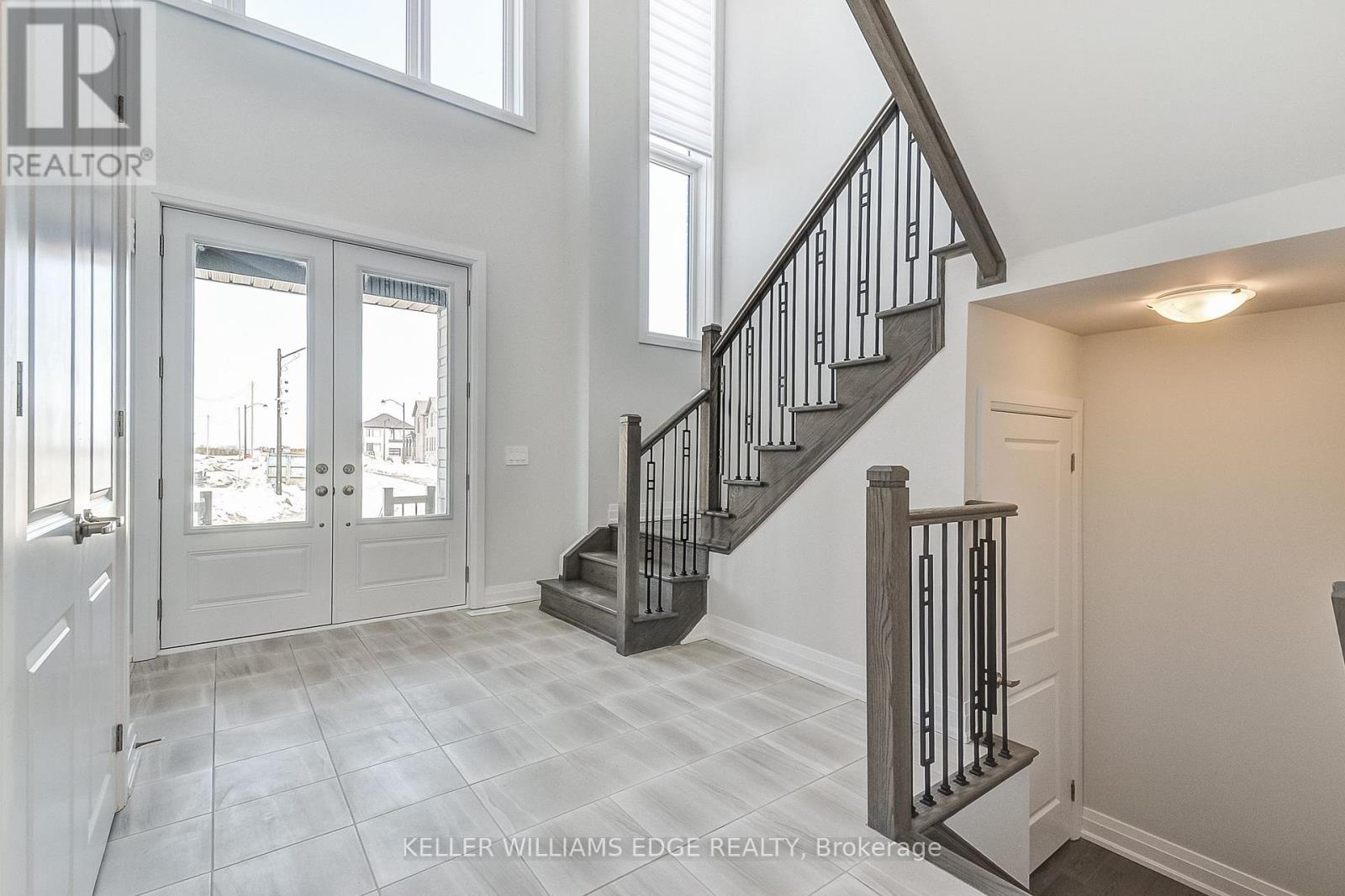 35 Walters Street, Kawartha Lakes (Lindsay), Ontario  K9V 0S2 - Photo 2 - X13010724