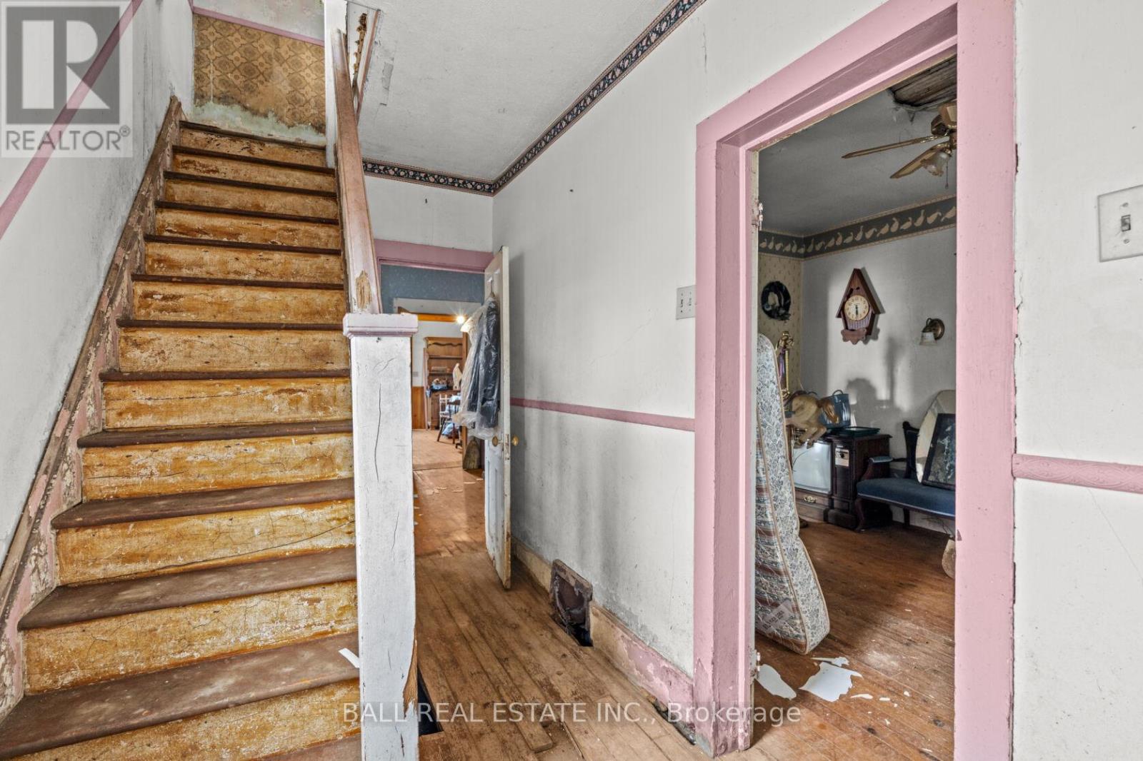 239 Lake Street, Peterborough (Town Ward 3), Ontario  K9J 2H5 - Photo 2 - X13010986