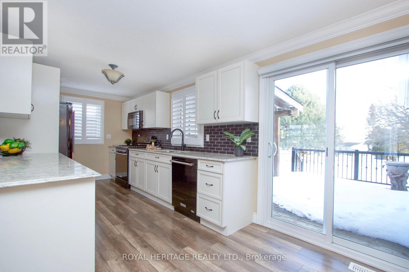 11 Heritage Lane, Clarington (Newcastle), Ontario  L1B 1A5 - Photo 11 - E13011438