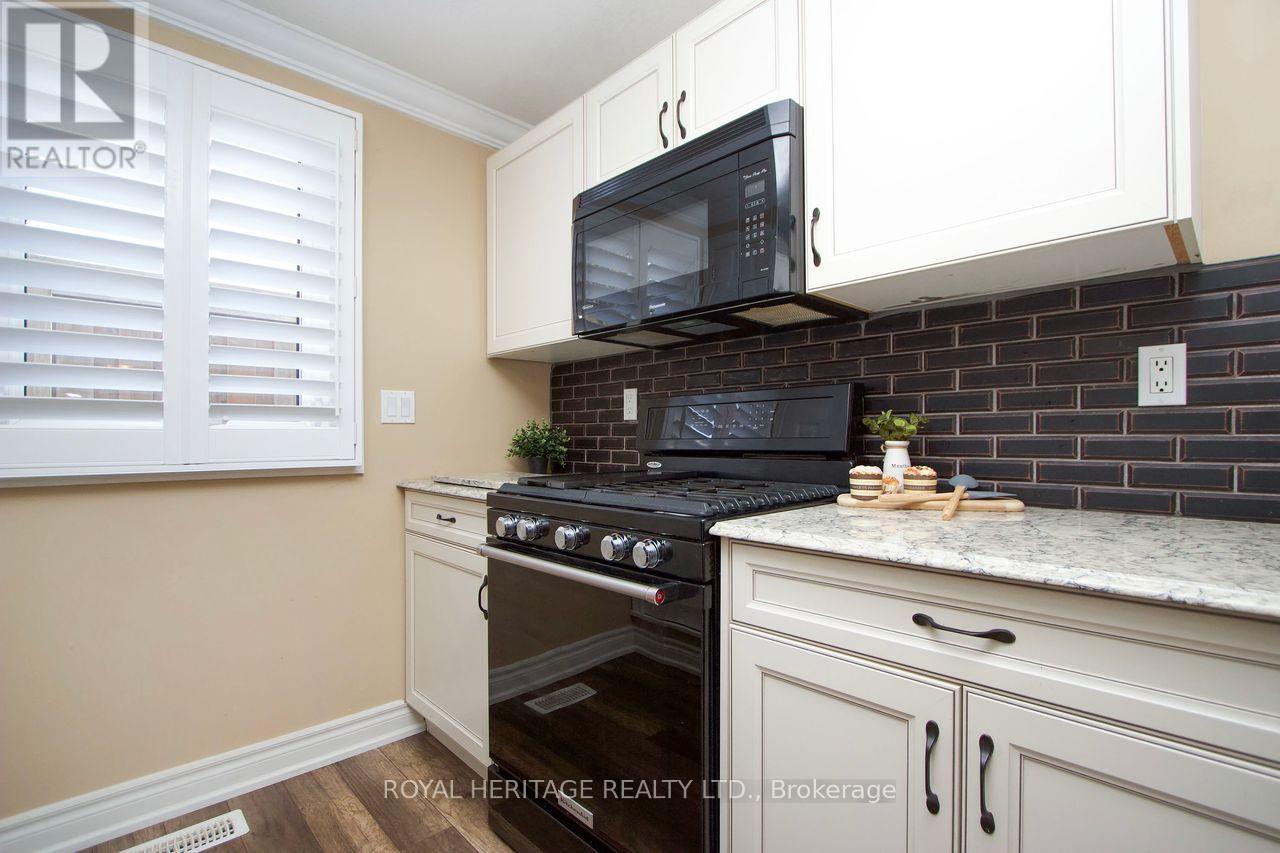 11 Heritage Lane, Clarington (Newcastle), Ontario  L1B 1A5 - Photo 15 - E13011438