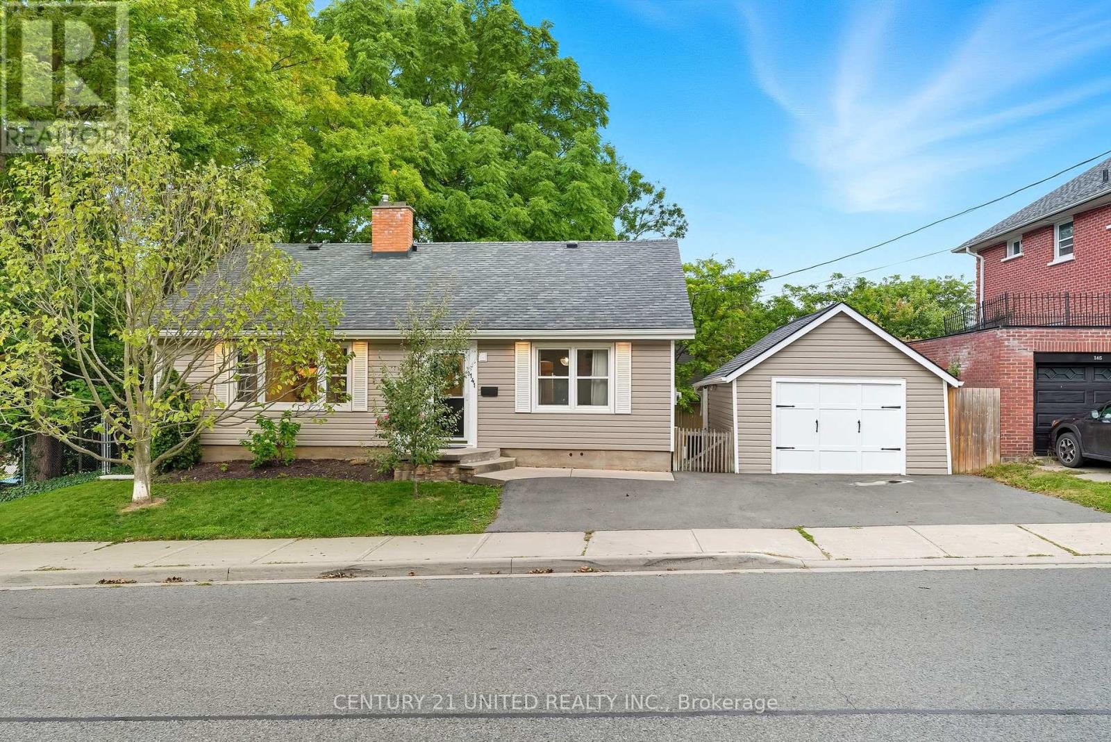 141 O'carroll Avenue, Peterborough (Northcrest Ward 5), Ontario  K9H 4V2 - Photo 2 - X12469942