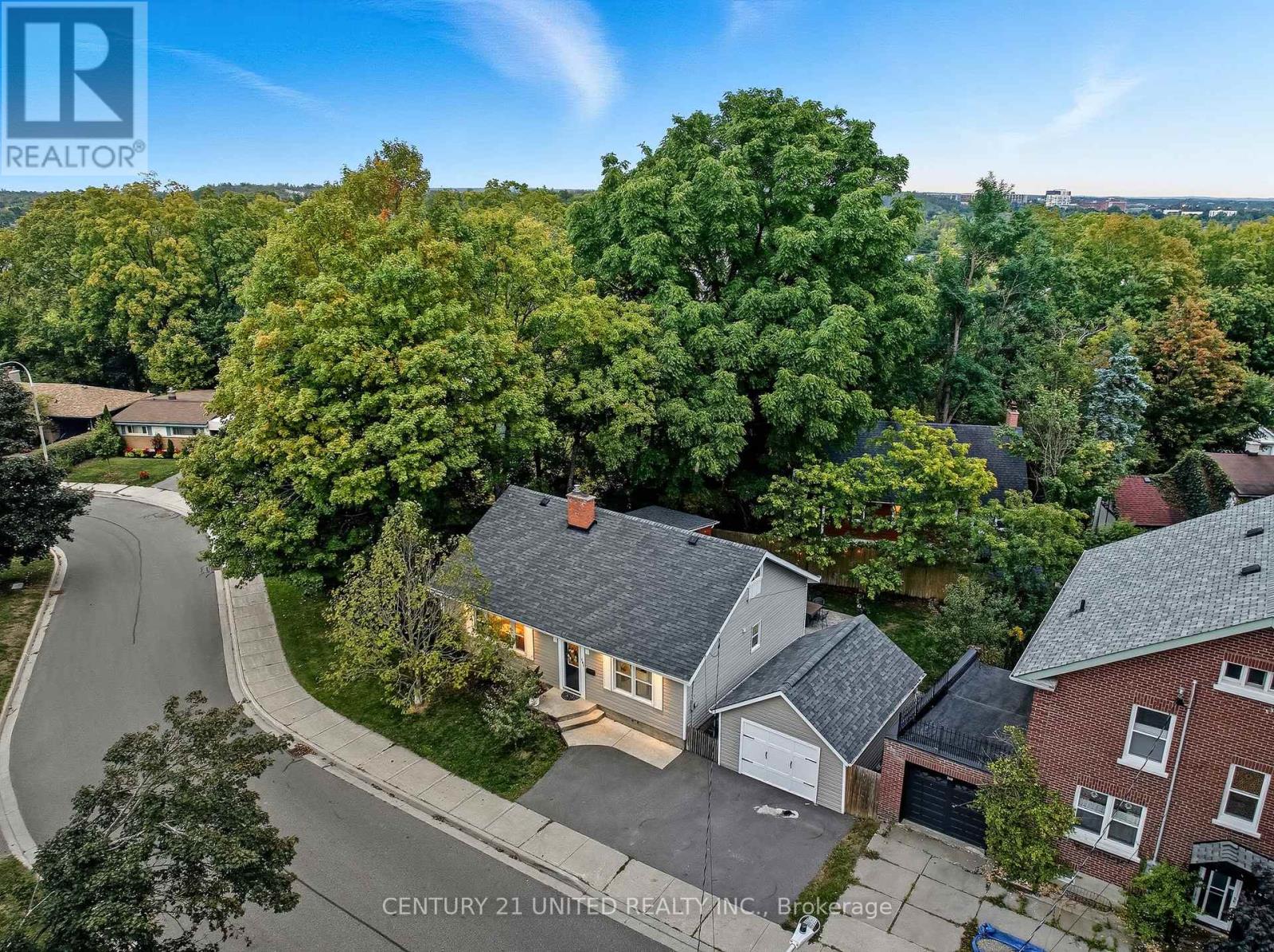 141 O'carroll Avenue, Peterborough (Northcrest Ward 5), Ontario  K9H 4V2 - Photo 3 - X12469942