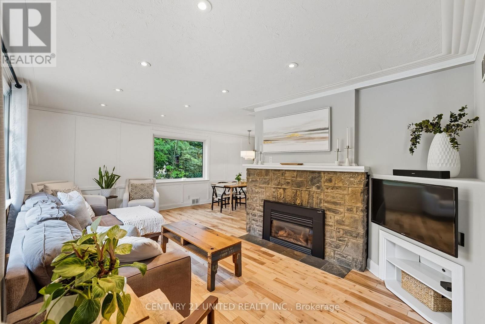 141 O'carroll Avenue, Peterborough (Northcrest Ward 5), Ontario  K9H 4V2 - Photo 6 - X12469942