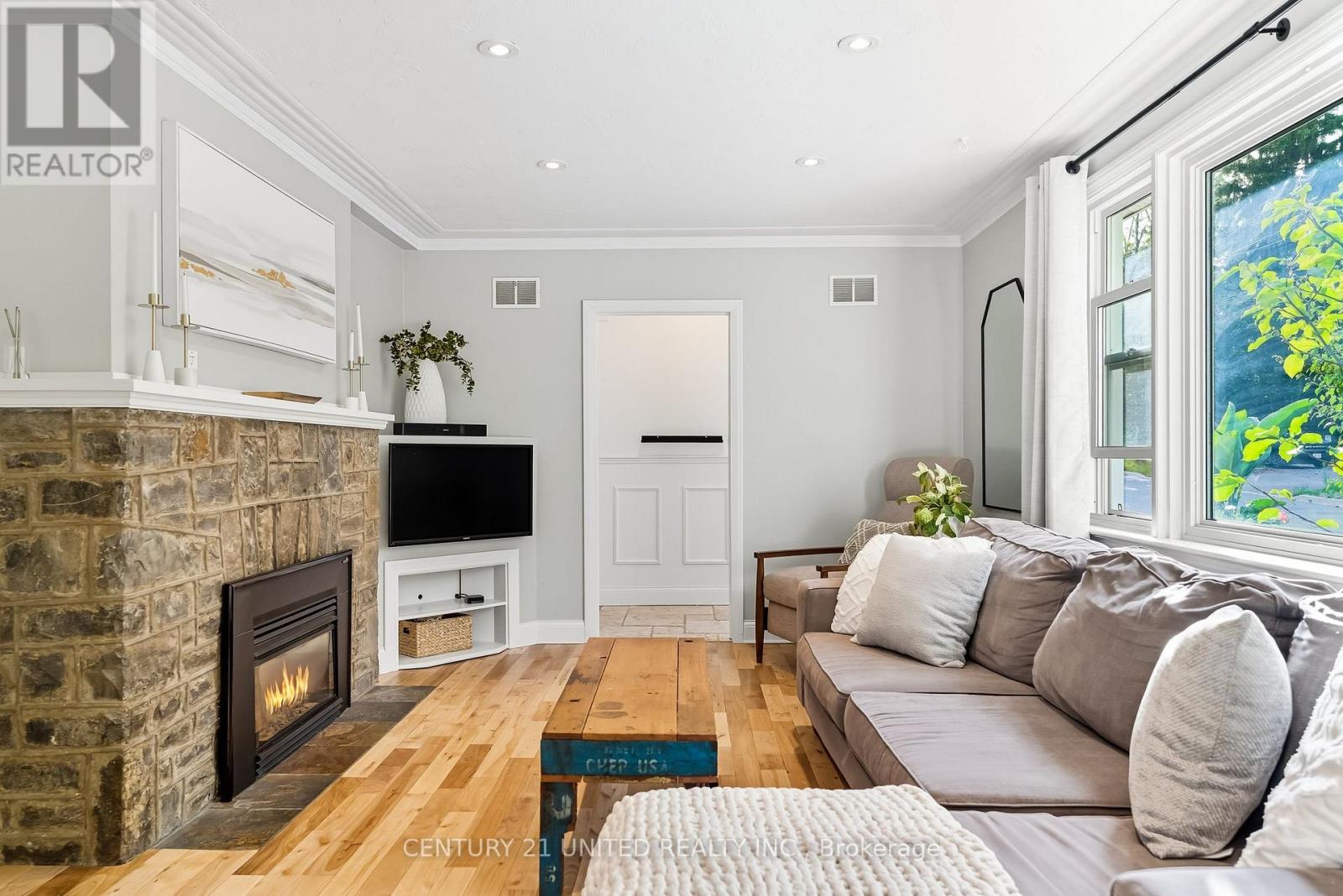 141 O'carroll Avenue, Peterborough (Northcrest Ward 5), Ontario  K9H 4V2 - Photo 8 - X12469942