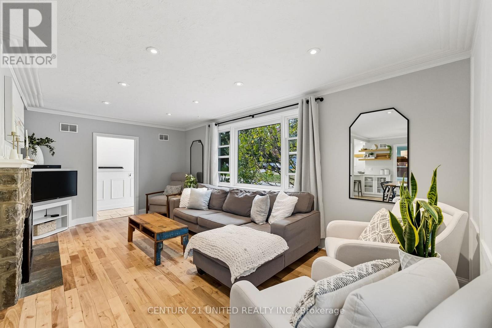 141 O'carroll Avenue, Peterborough (Northcrest Ward 5), Ontario  K9H 4V2 - Photo 9 - X12469942