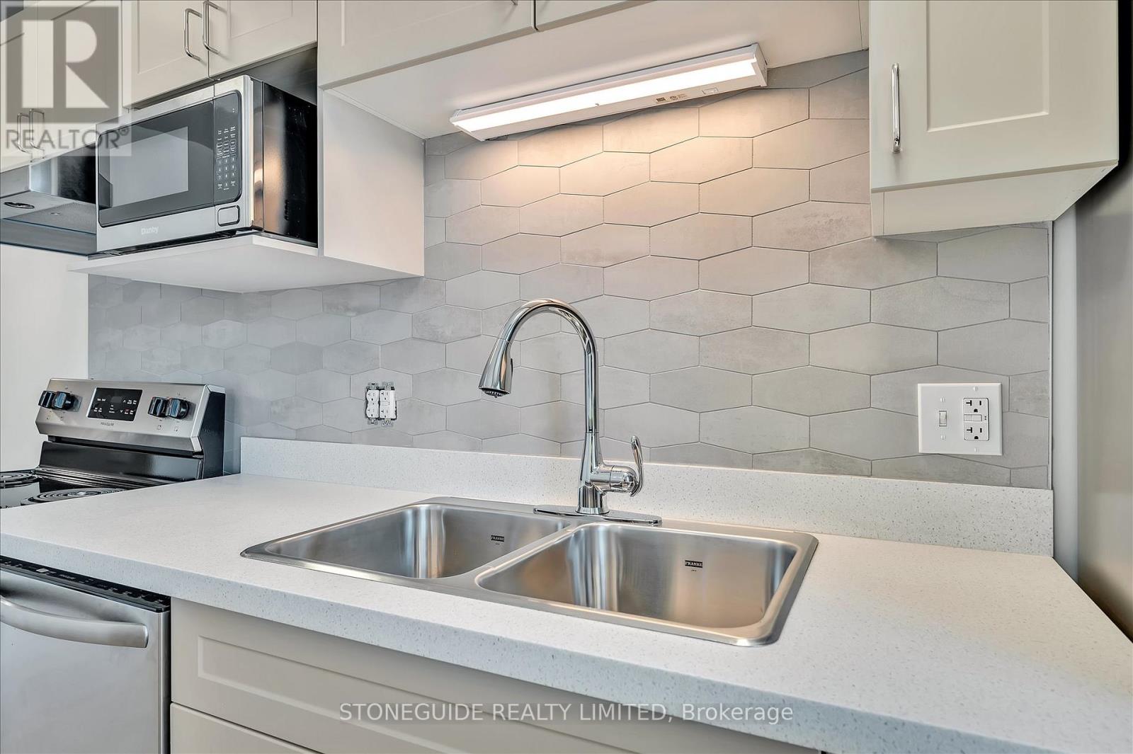 303 - 555 Bonaccord Street, Peterborough (Town Ward 3), Ontario  K9H 2X8 - Photo 10 - X13013650