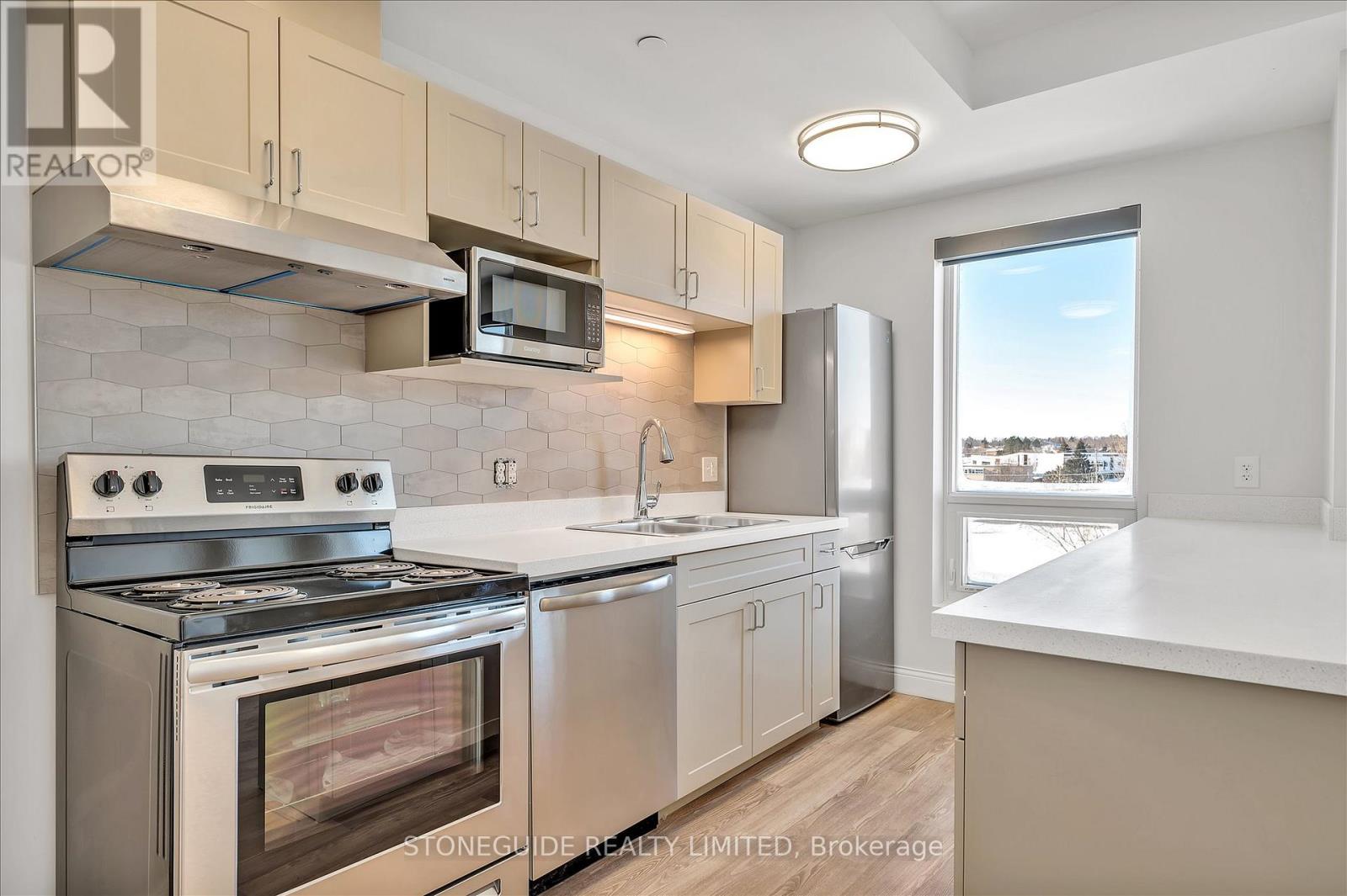 303 - 555 Bonaccord Street, Peterborough (Town Ward 3), Ontario  K9H 2X8 - Photo 5 - X13013650