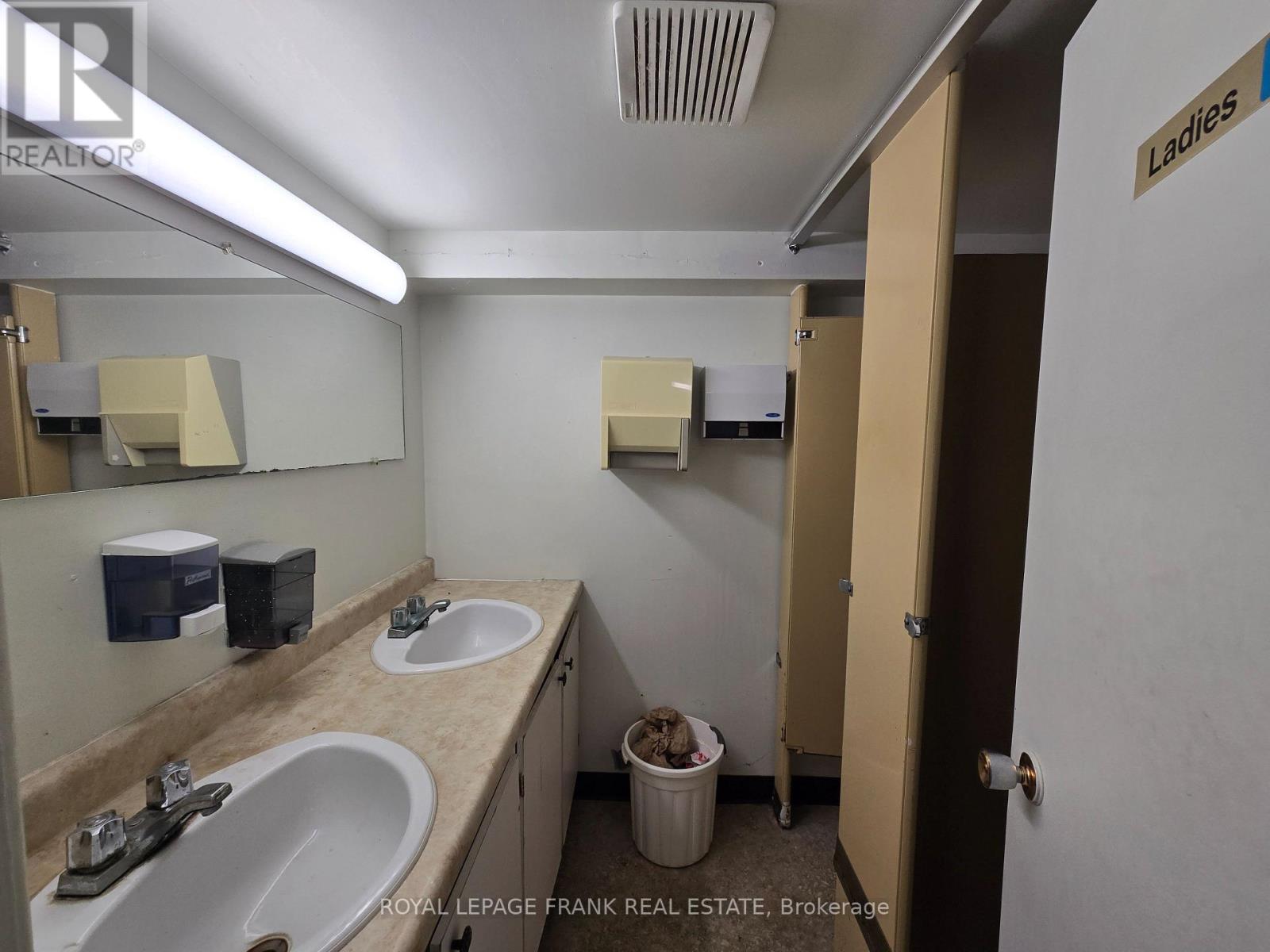 B - 15 King Avenue W, Clarington (Newcastle), Ontario  L1B 1K9 - Photo 13 - E13014390