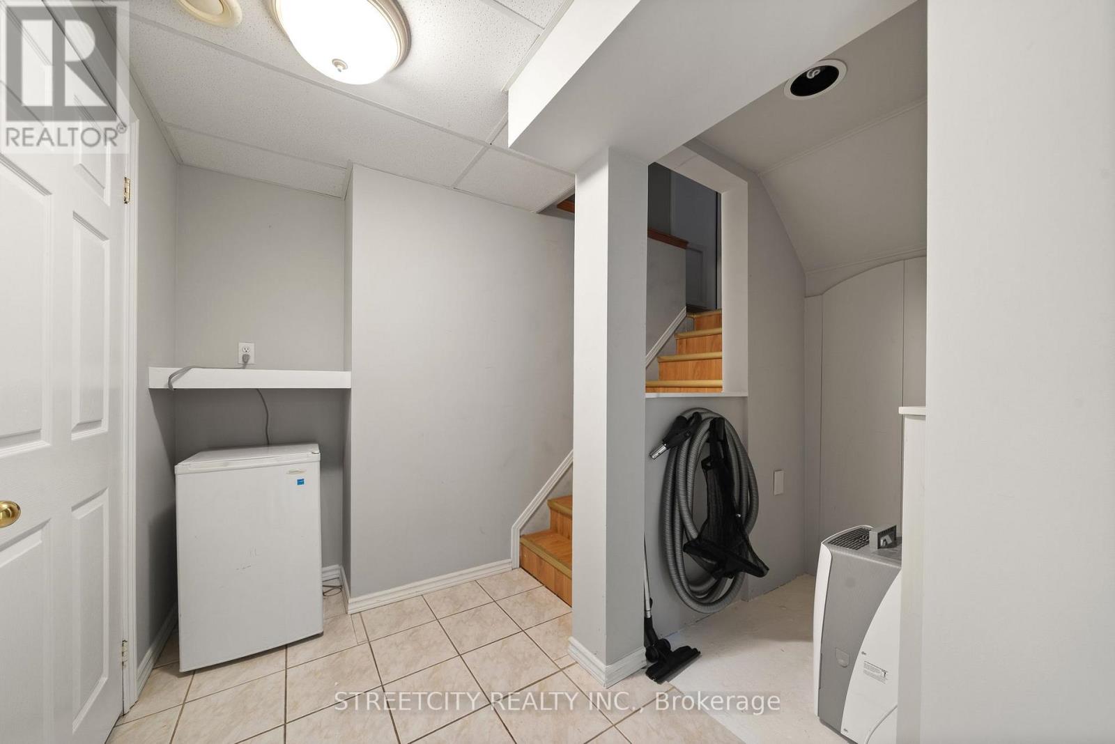 8 Shipley Avenue, Clarington (Newcastle), Ontario  L1B 1M6 - Photo 38 - E13017832