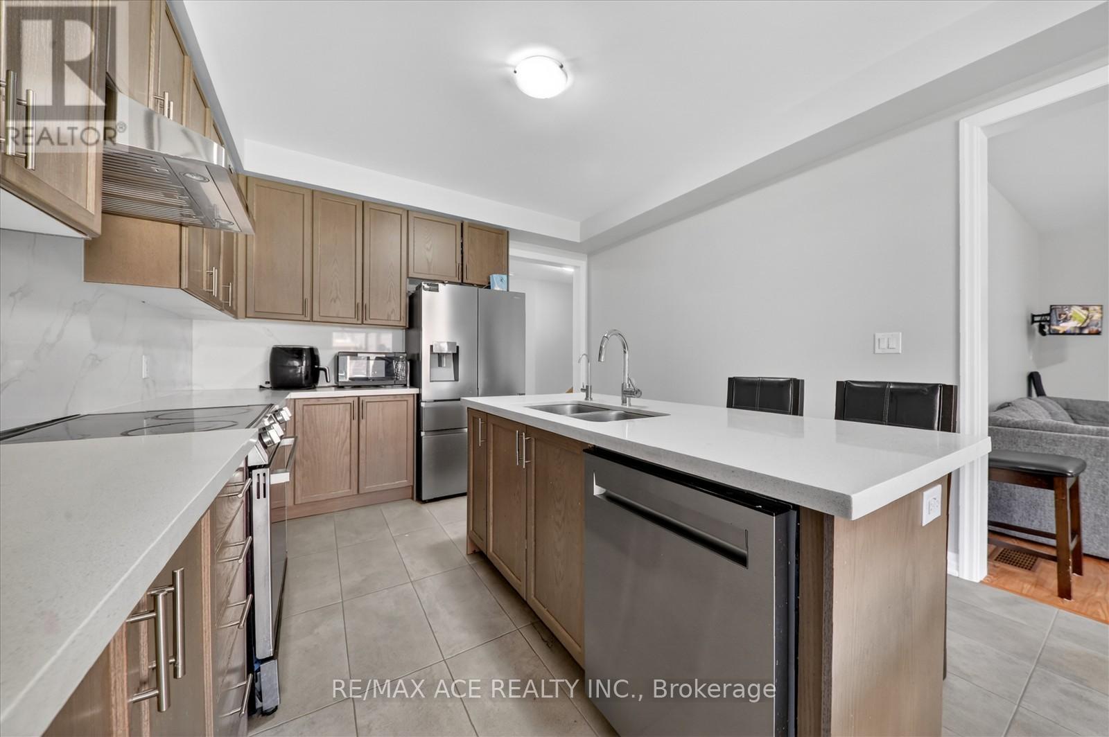 218 Flood Avenue, Clarington (Newcastle), Ontario  L1B 0W6 - Photo 11 - E13019054