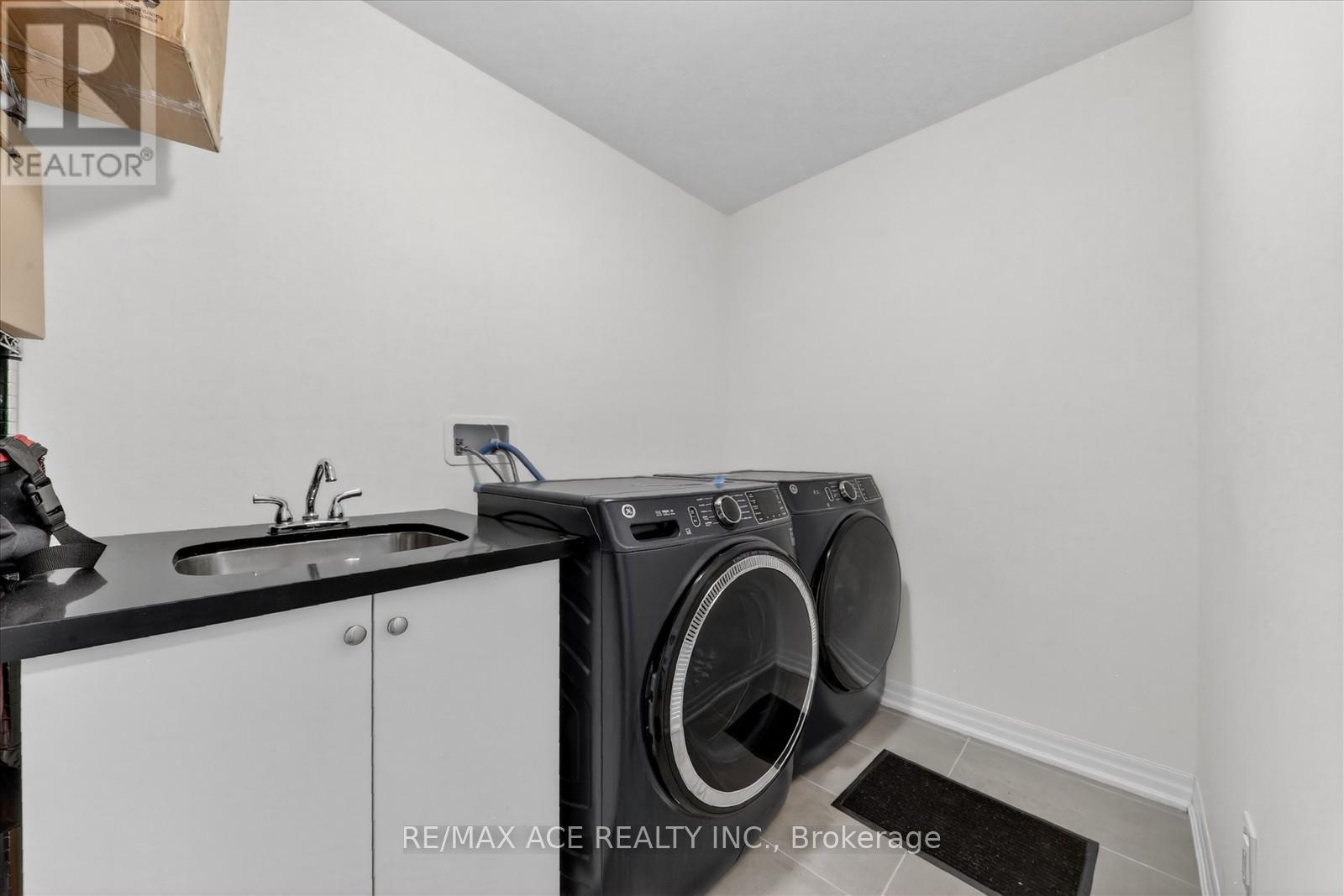 218 Flood Avenue, Clarington (Newcastle), Ontario  L1B 0W6 - Photo 27 - E13019054