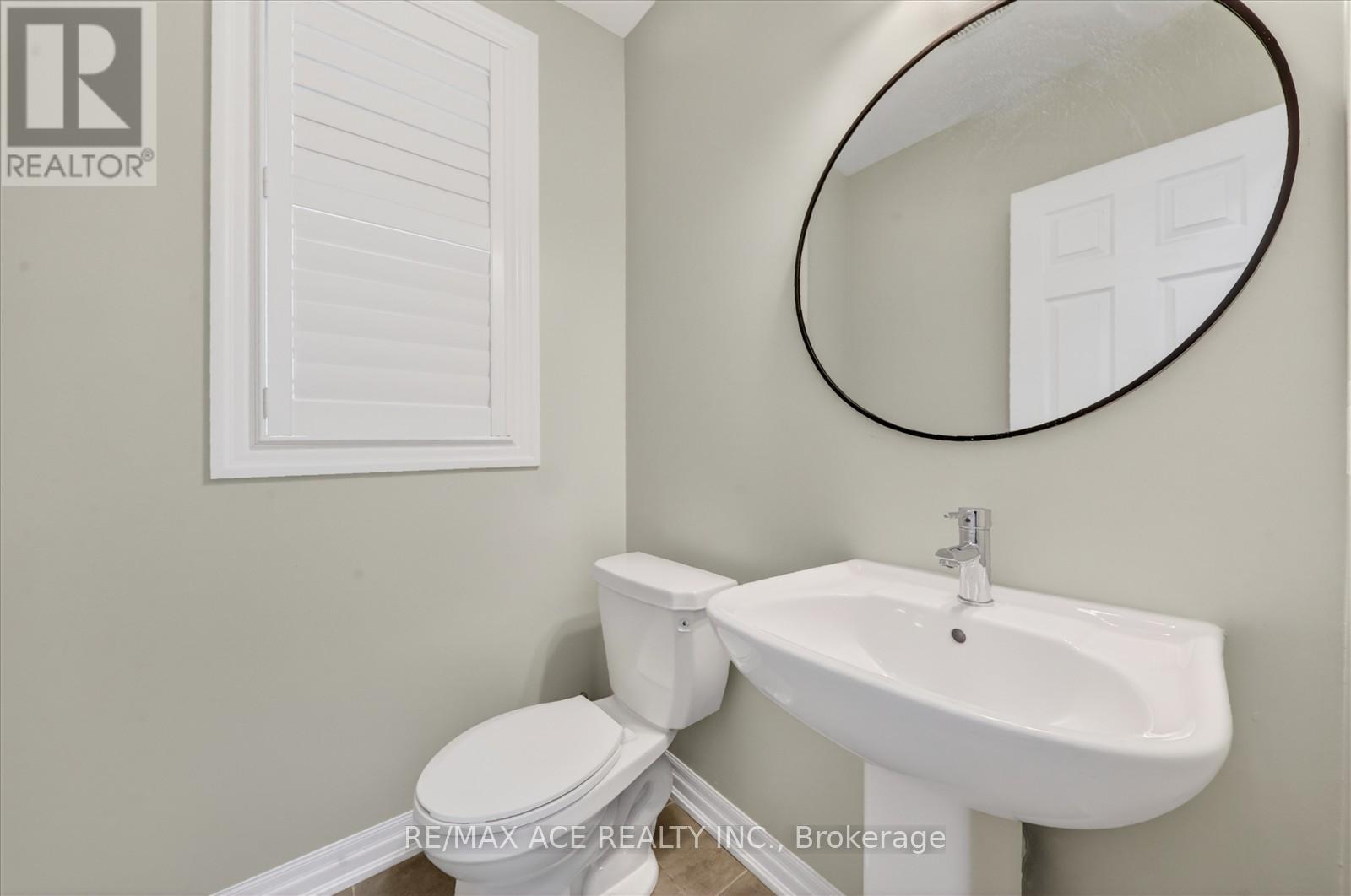 218 Flood Avenue, Clarington (Newcastle), Ontario  L1B 0W6 - Photo 5 - E13019054