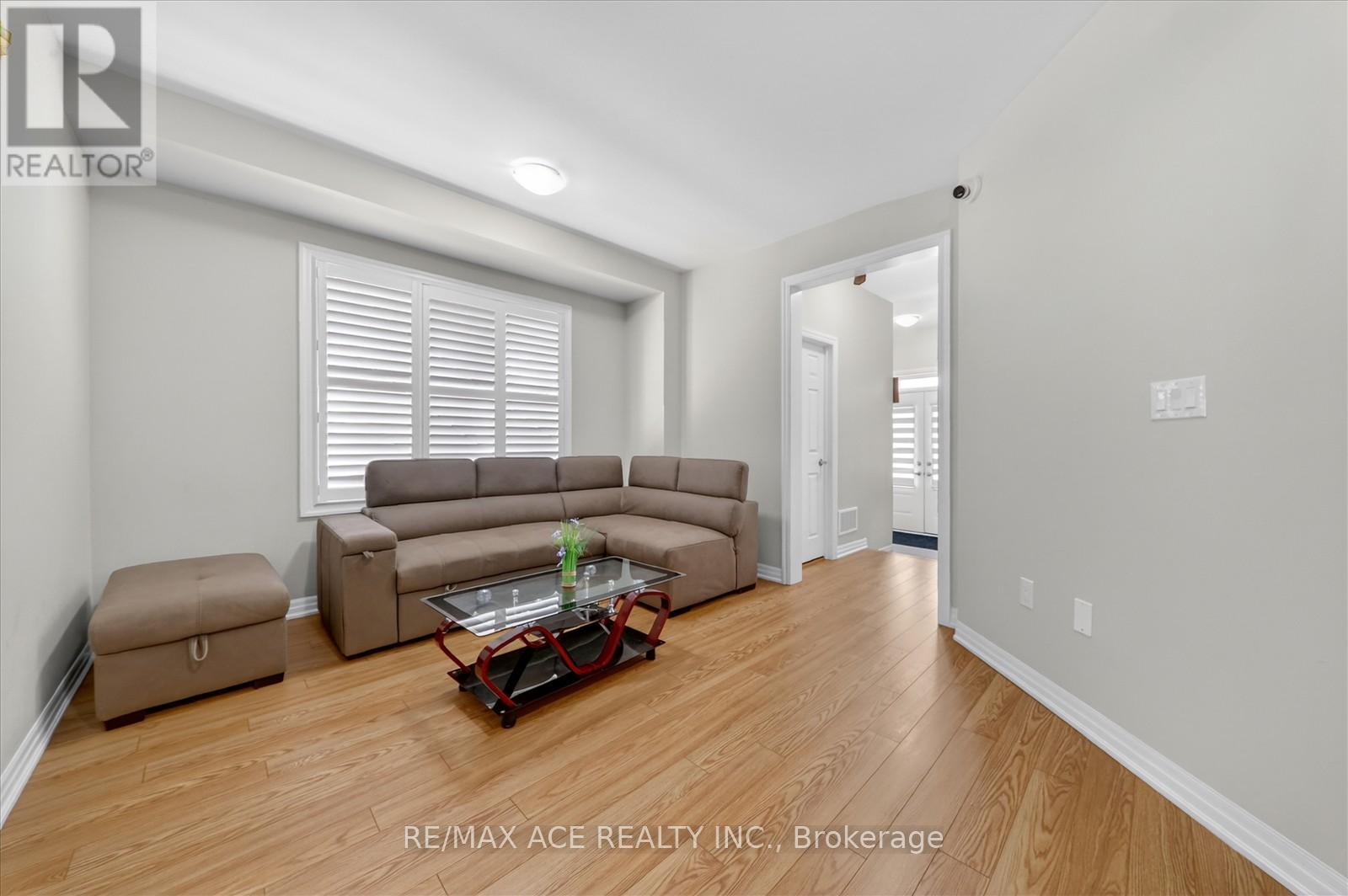 218 Flood Avenue, Clarington (Newcastle), Ontario  L1B 0W6 - Photo 7 - E13019054