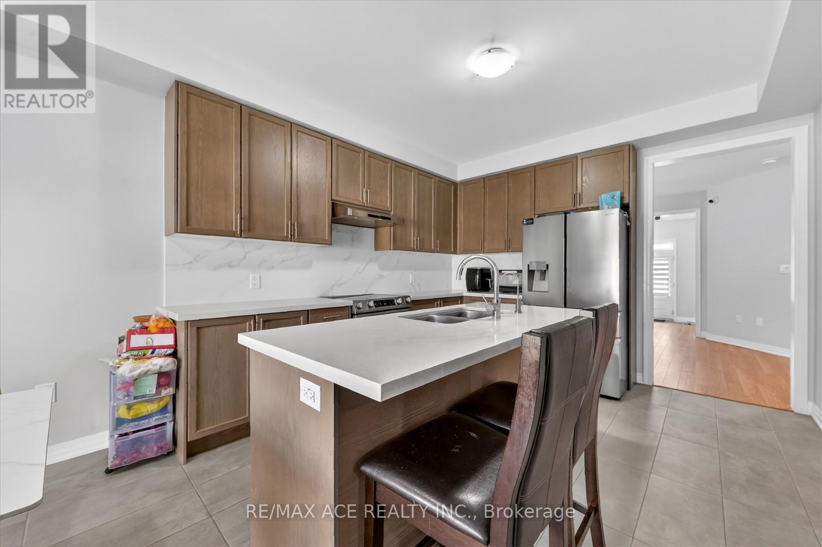 218 Flood Avenue, Clarington (Newcastle), Ontario  L1B 0W6 - Photo 9 - E13019054