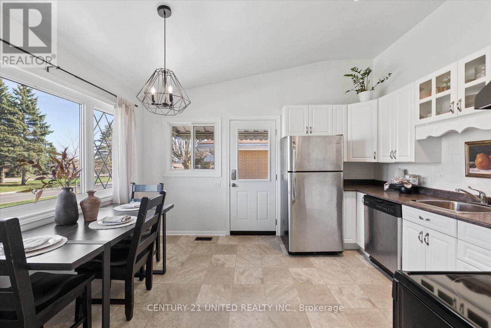 1309 Royal Drive, Peterborough (Northcrest Ward 5), Ontario  K9H 6R6 - Photo 10 - X13019466