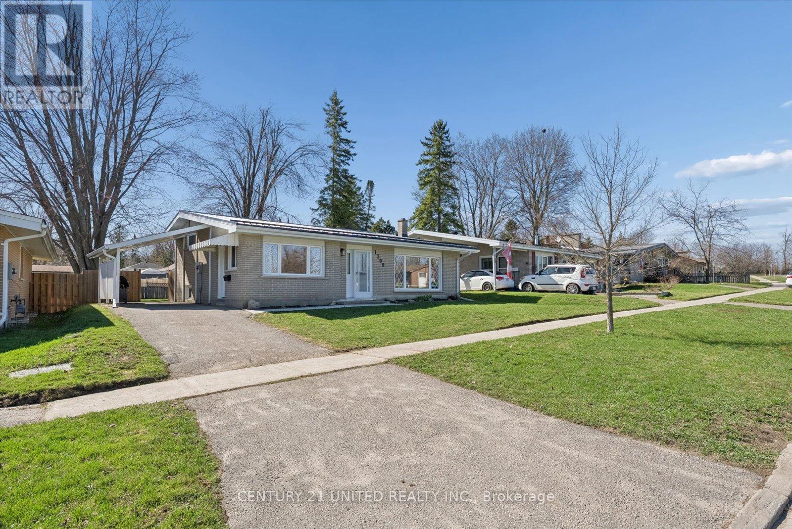 1309 Royal Drive, Peterborough (Northcrest Ward 5), Ontario  K9H 6R6 - Photo 2 - X13019466