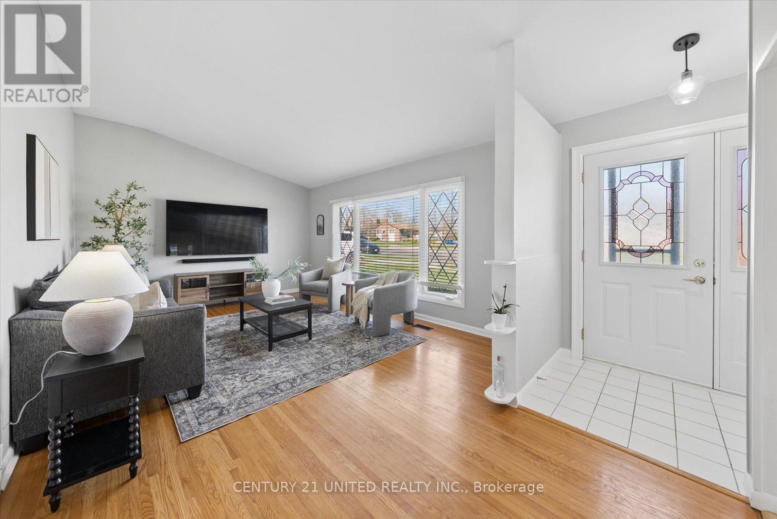 1309 Royal Drive, Peterborough (Northcrest Ward 5), Ontario  K9H 6R6 - Photo 4 - X13019466