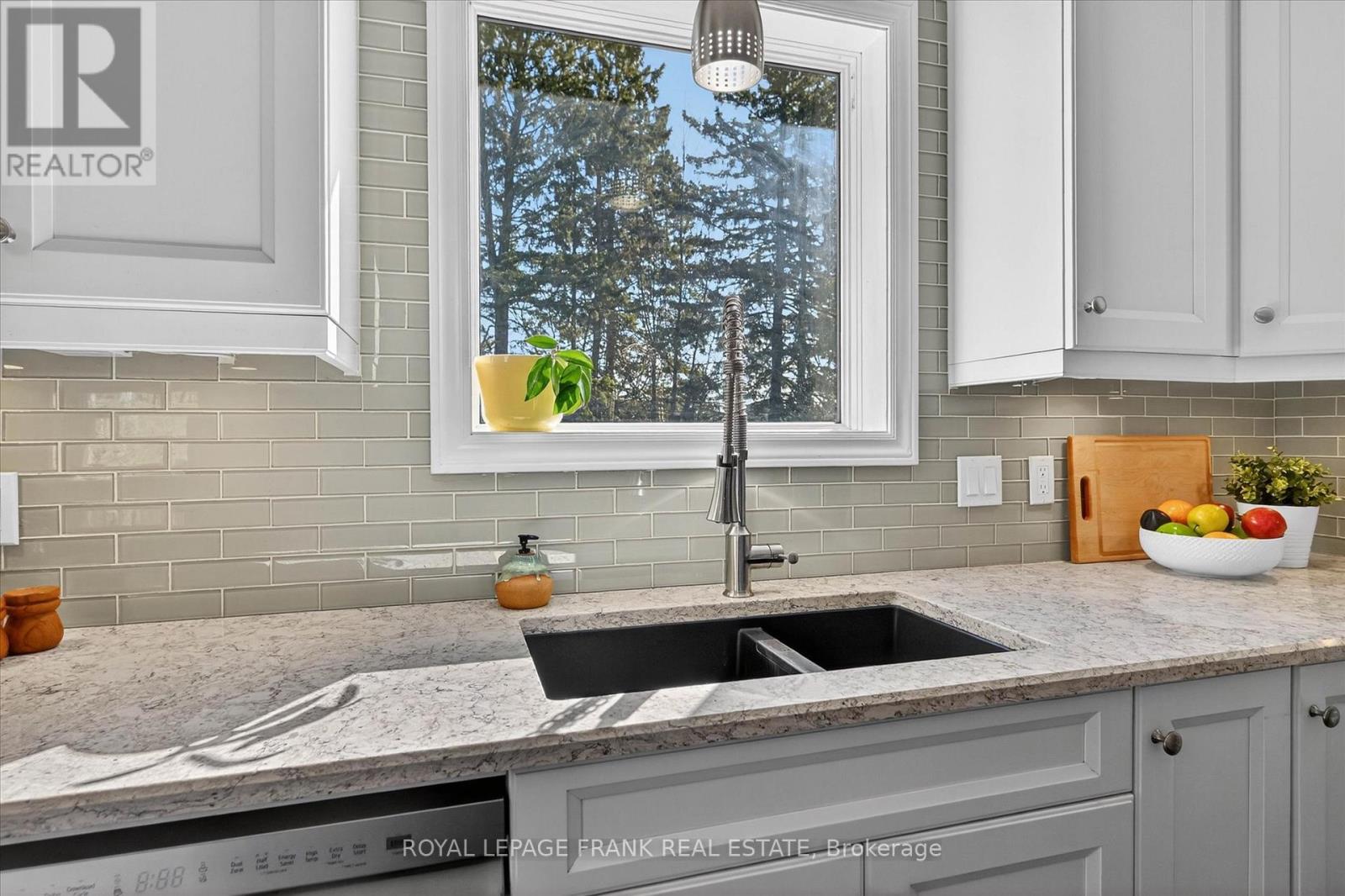 452 Gordon Avenue, Peterborough (Town Ward 3), Ontario  K9J 6G5 - Photo 17 - X13019524