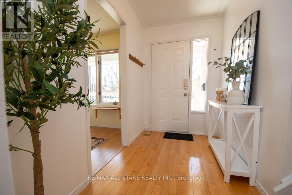 10 O'connell Court, Kawartha Lakes (Lindsay), Ontario  K9V 5Y1 - Photo 5 - X13019892