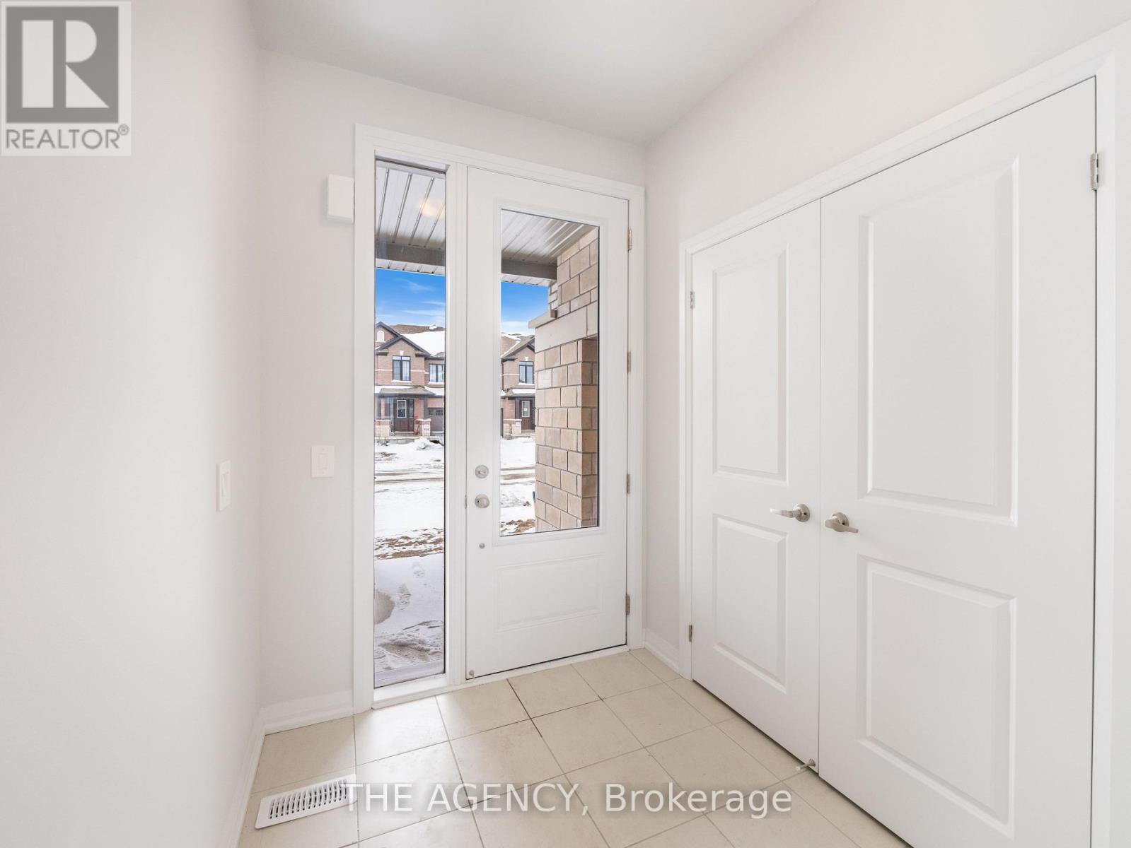 22 Keenan Street, Kawartha Lakes (Lindsay), Ontario  K9V 0R4 - Photo 3 - X13028006