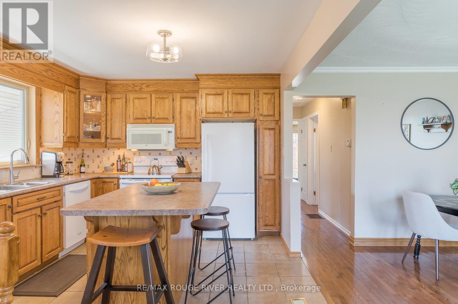 712 Otonabee Drive, Peterborough (Ashburnham Ward 4), Ontario  K9J 7P9 - Photo 12 - X13028348