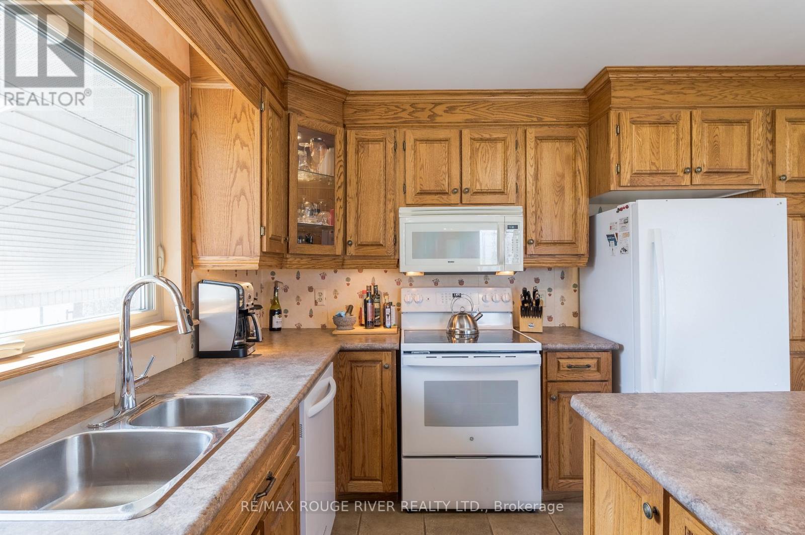 712 Otonabee Drive, Peterborough (Ashburnham Ward 4), Ontario  K9J 7P9 - Photo 13 - X13028348