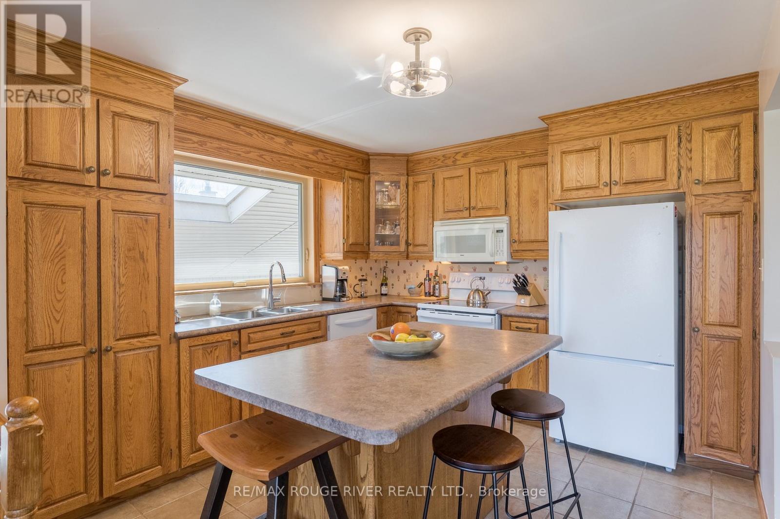 712 Otonabee Drive, Peterborough (Ashburnham Ward 4), Ontario  K9J 7P9 - Photo 6 - X13028348