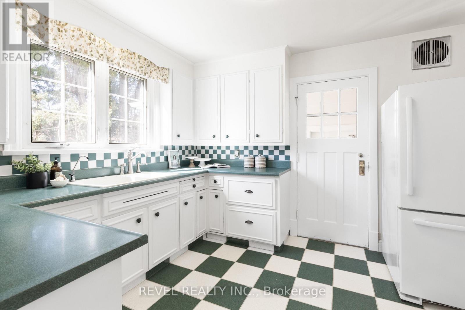 13 Sylvan Crescent, Kawartha Lakes (Lindsay), Ontario  K9V 2W4 - Photo 12 - X13028686