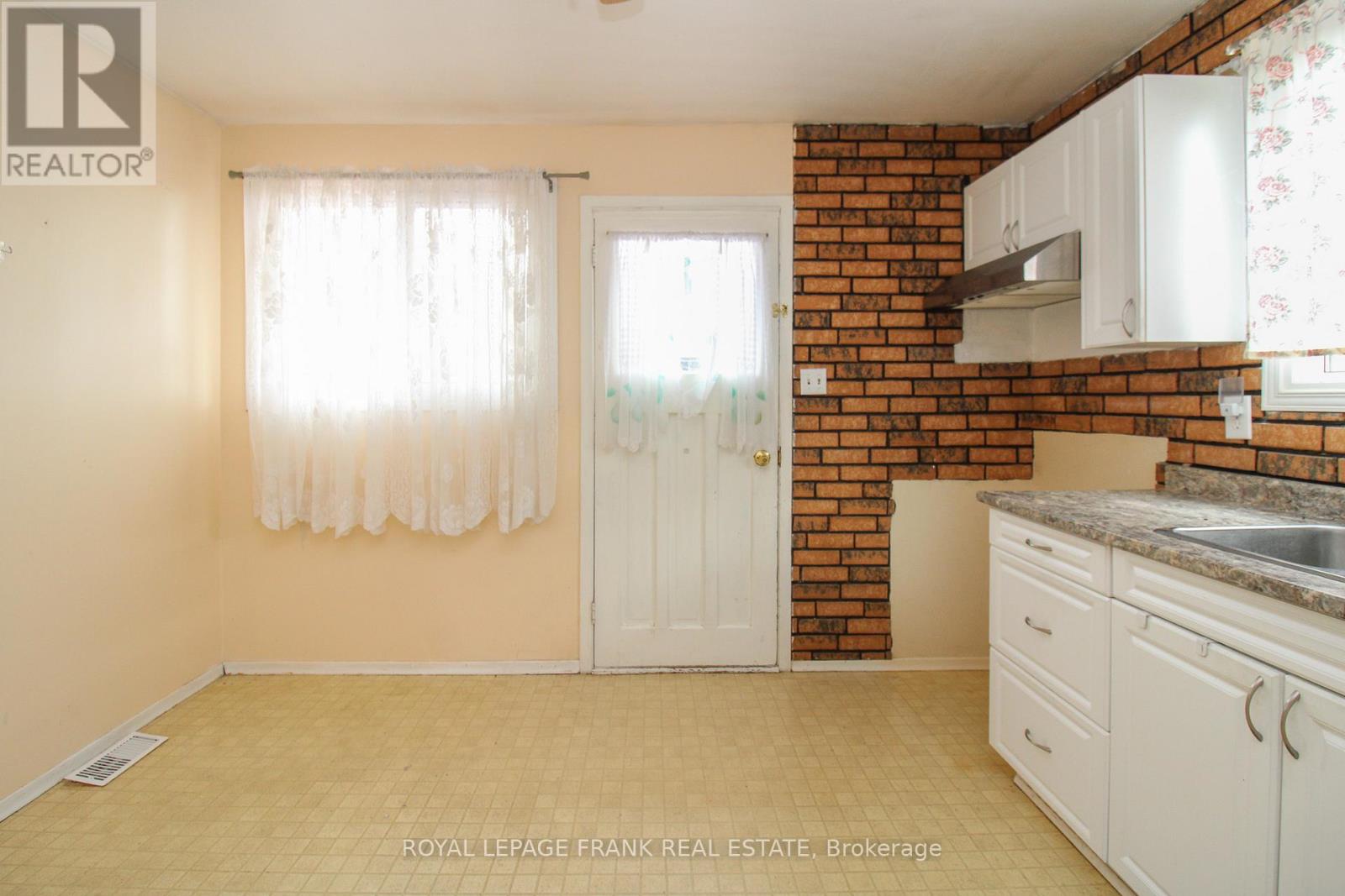 1006 Sydenham Road, Peterborough (Ashburnham Ward 4), Ontario  K9J 1K7 - Photo 10 - X13030360