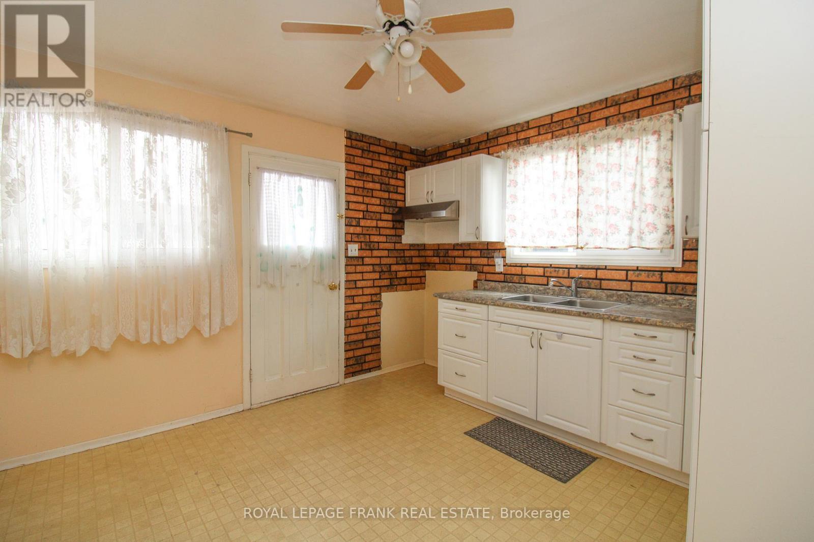 1006 Sydenham Road, Peterborough (Ashburnham Ward 4), Ontario  K9J 1K7 - Photo 7 - X13030360