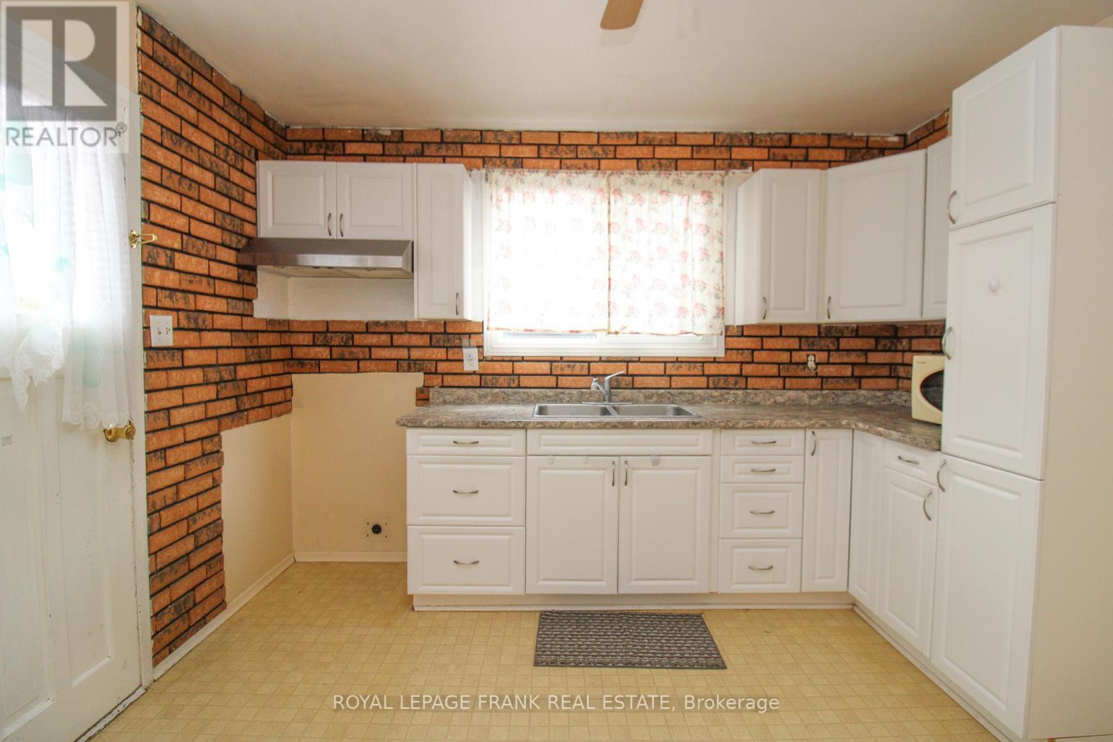 1006 Sydenham Road, Peterborough (Ashburnham Ward 4), Ontario  K9J 1K7 - Photo 8 - X13030360