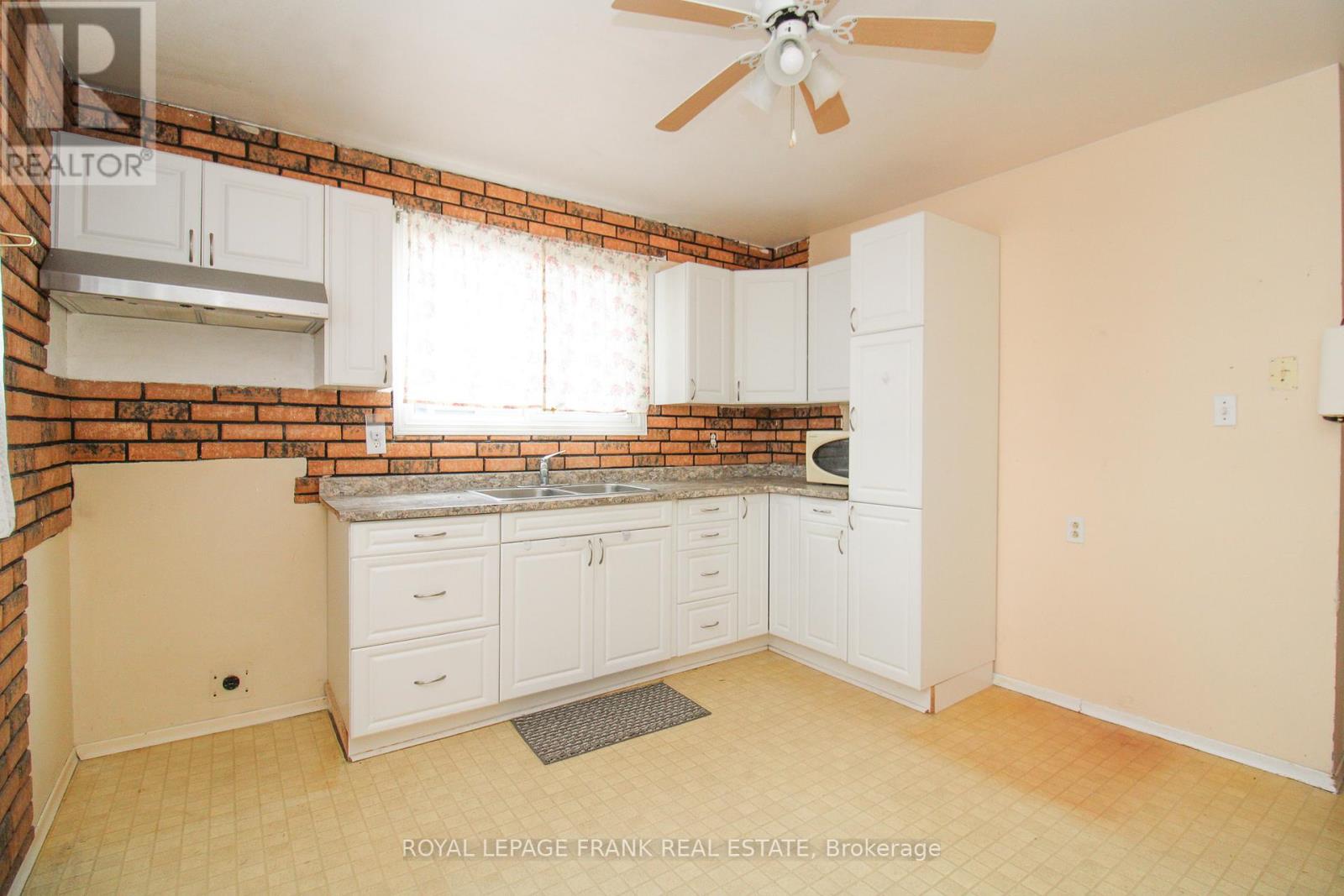 1006 Sydenham Road, Peterborough (Ashburnham Ward 4), Ontario  K9J 1K7 - Photo 9 - X13030360