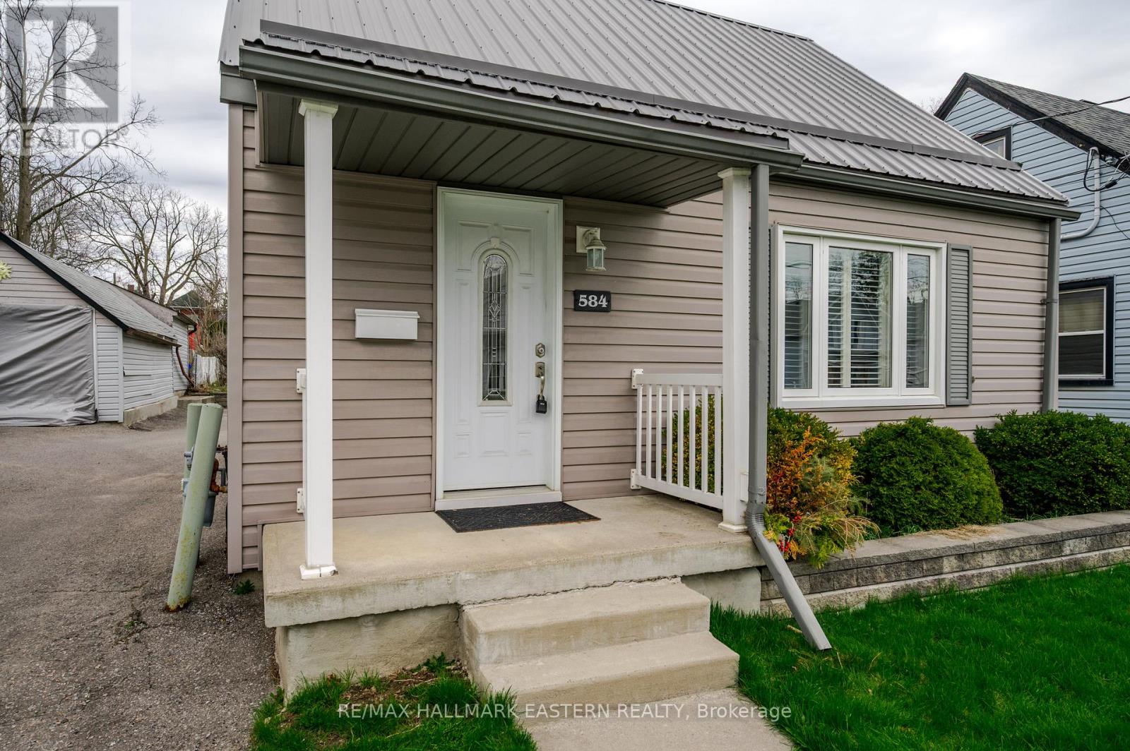 584 Paterson Street, Peterborough (Town Ward 3), Ontario  K9J 4R2 - Photo 2 - X13032784