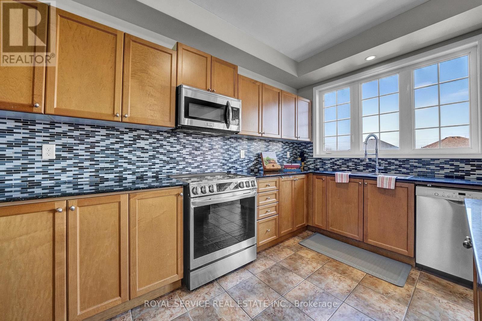 35 Alldread Crescent, Clarington (Newcastle), Ontario  L1B 0C2 - Photo 16 - E13033656